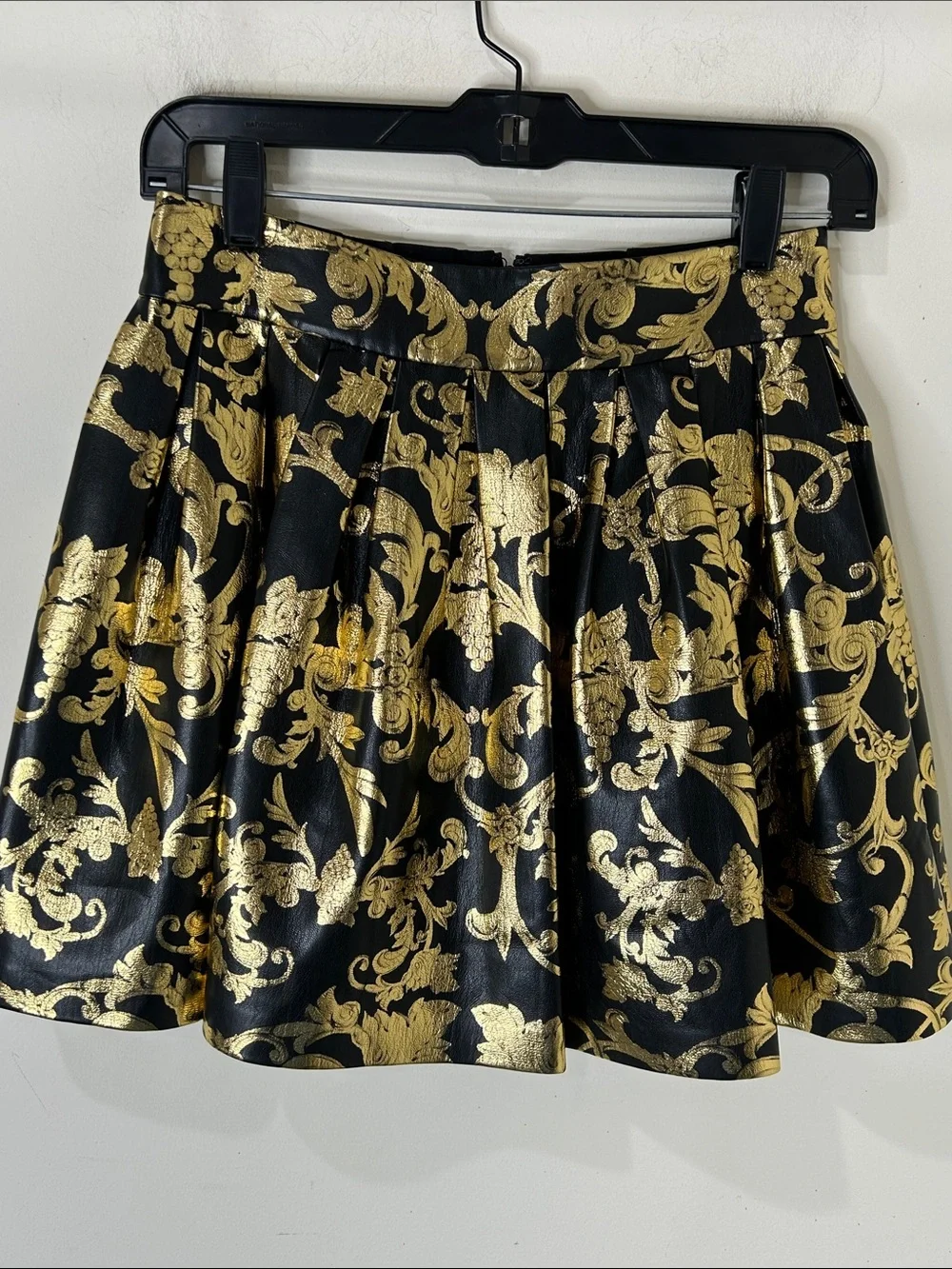 ALICE + OLiVIA Fizer Faux Leather Gold and Black Skirt Size 2